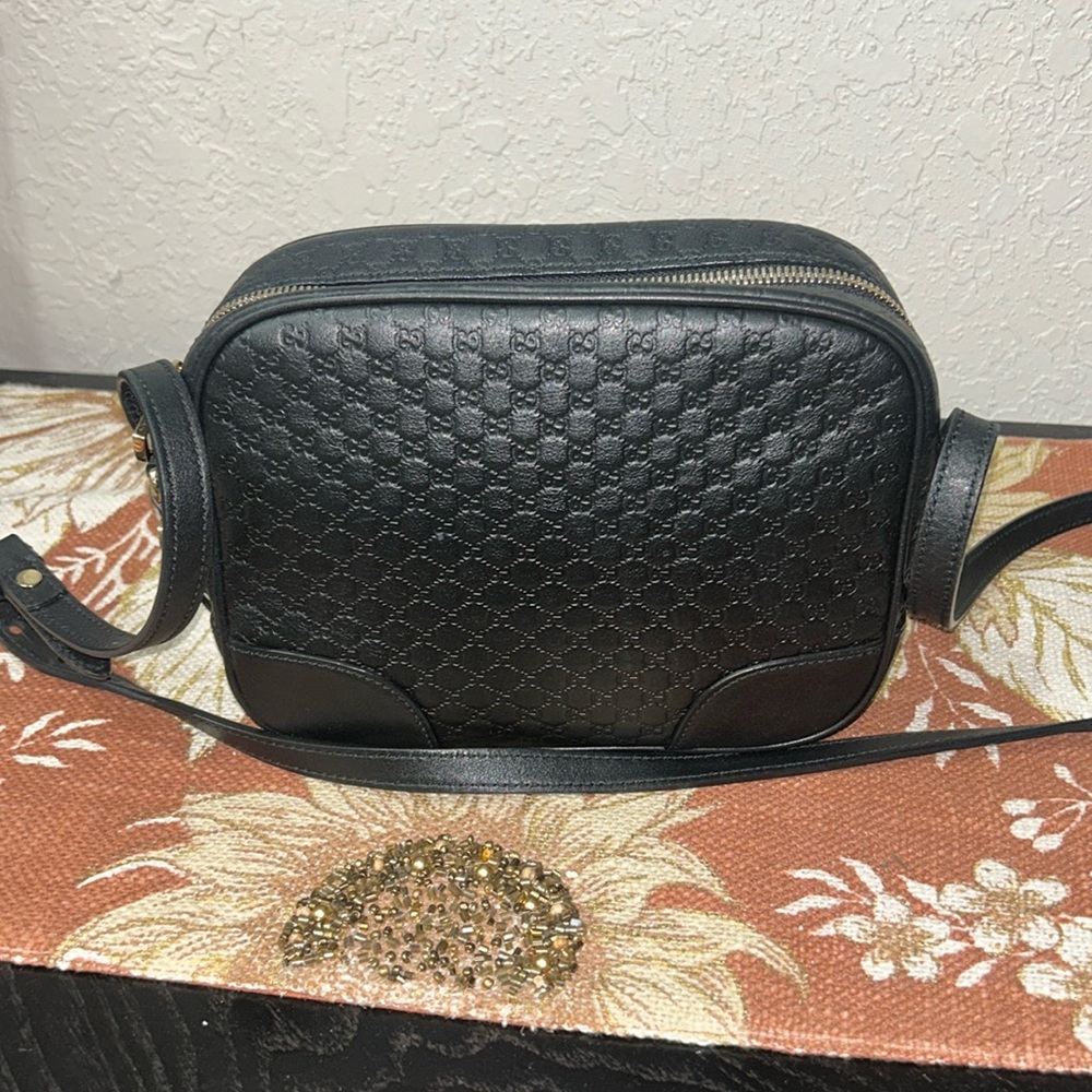 1832 Gucci Guccissima crossbody bag